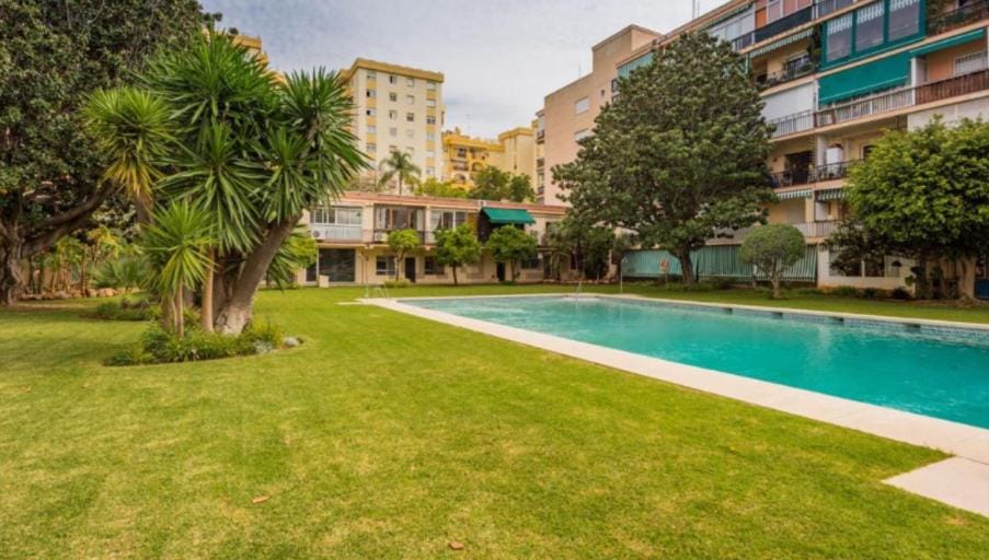 Property building, Garden, Swimming pool