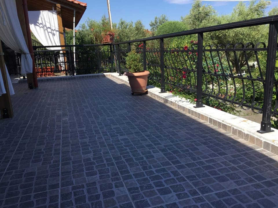 Balcony/Terrace, Garden view