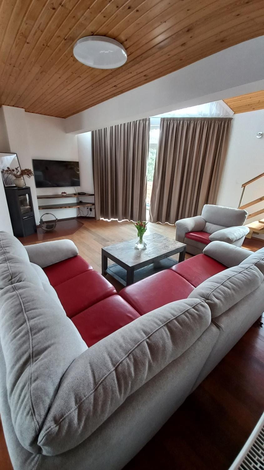 Communal lounge/ TV room, TV and multimedia, Living room, Seating area, Evening entertainment
