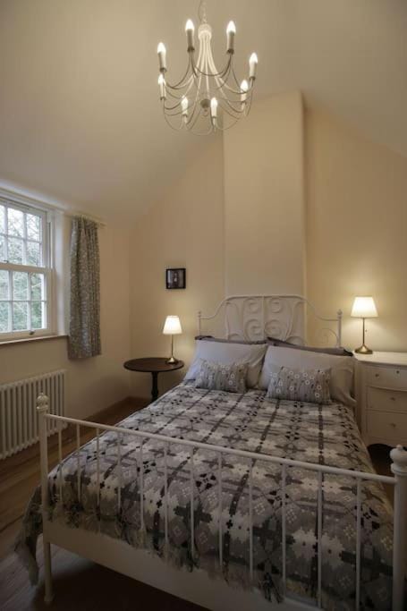 Riverside cottage walking distance into Caernarfon House in Caernarfon