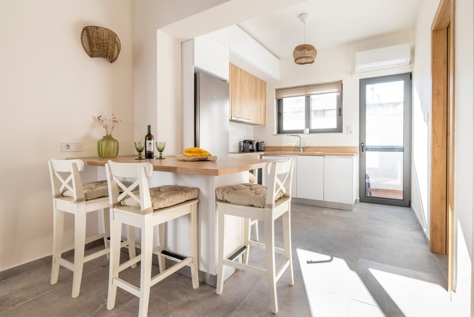 Kitchen or kitchenette, Communal kitchen