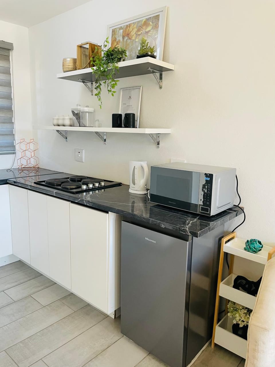 Coffee/tea facilities, Kitchen or kitchenette, minibar, stove