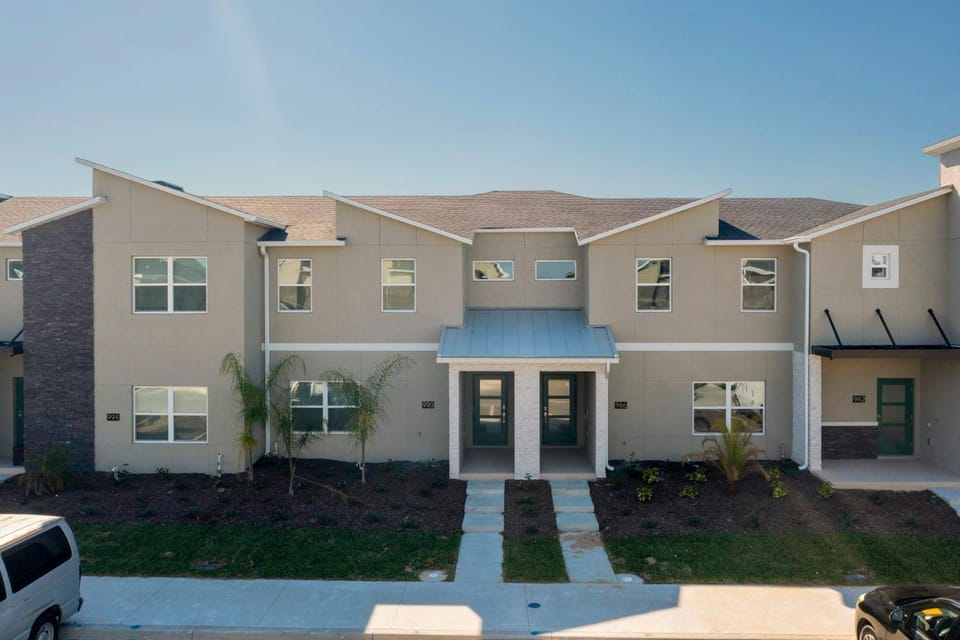 Stunning 4 Bd w/ Pool Close to Disney @ Champions Gate 990 House in Four Corners