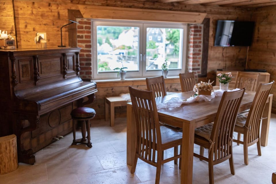 Living room, Decorative detail, Dining area