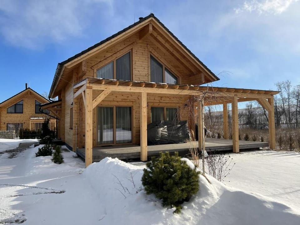 Property building, Winter, Balcony/Terrace
