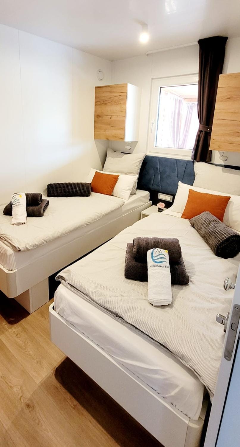 Mobilehome Elena Premium with Pool, Istria Apartment in Banjole