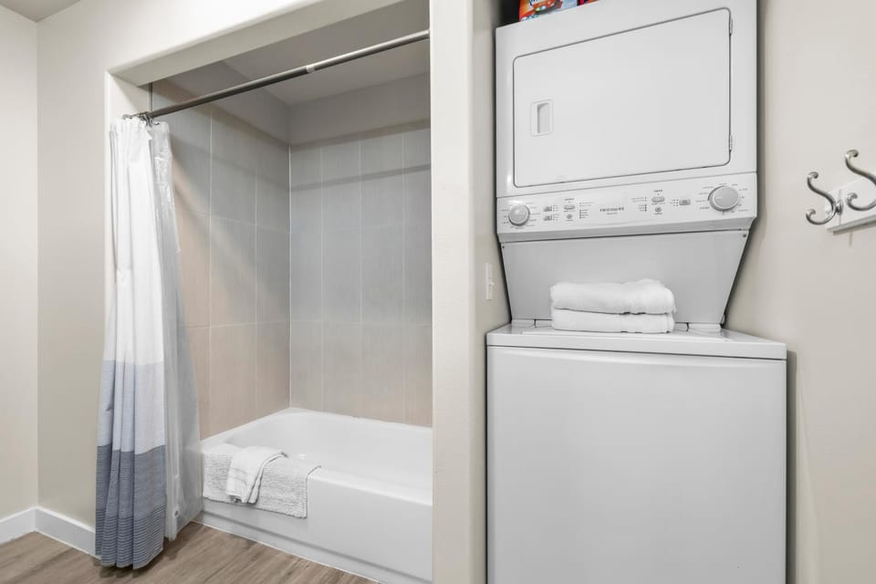 Shower, Bathroom, Bath, towels, washing machine, dryer