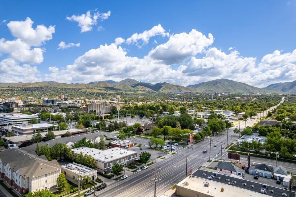 Bird's eye view, Location
