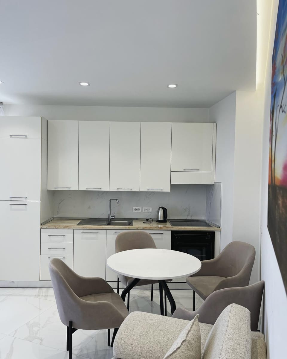 Kitchen or kitchenette, Living room, Seating area, stove