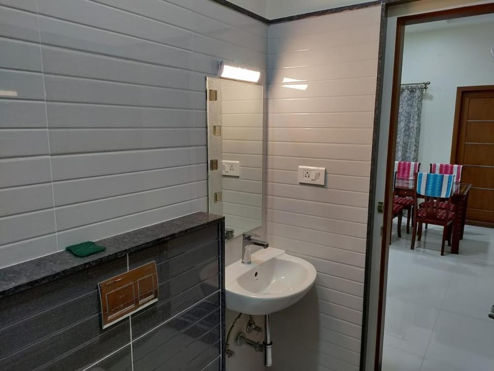 Corner apartment, 2BHK with good privacy, parking Apartment in Bengaluru