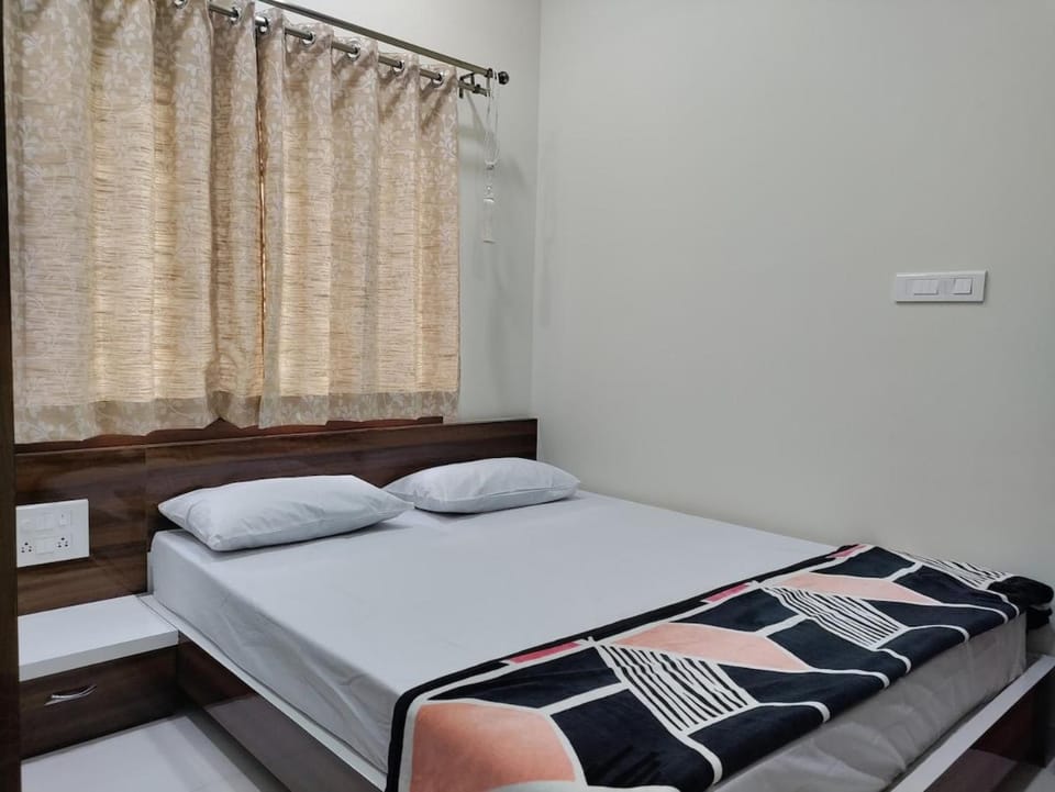 Corner apartment, 2BHK with good privacy, parking Apartment in Bengaluru