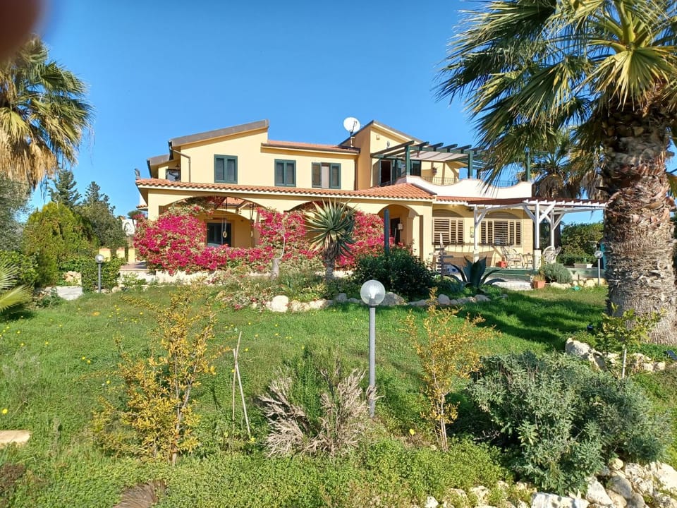 Property building, Garden, Business facilities