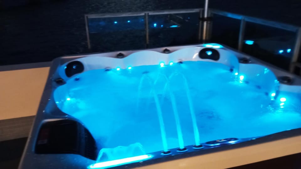 Night, Hot Tub, Spa and wellness centre/facilities