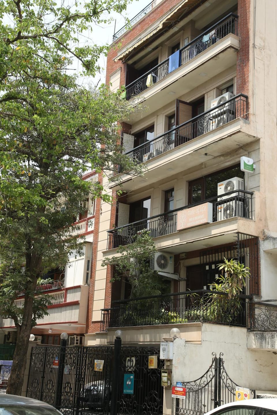 Property building, Facade/entrance
