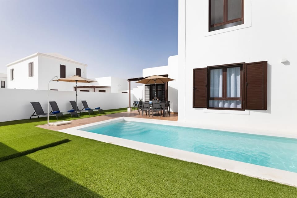 Lanzarote Villa Arts Prívate Heated Pool Villa in Playa Blanca