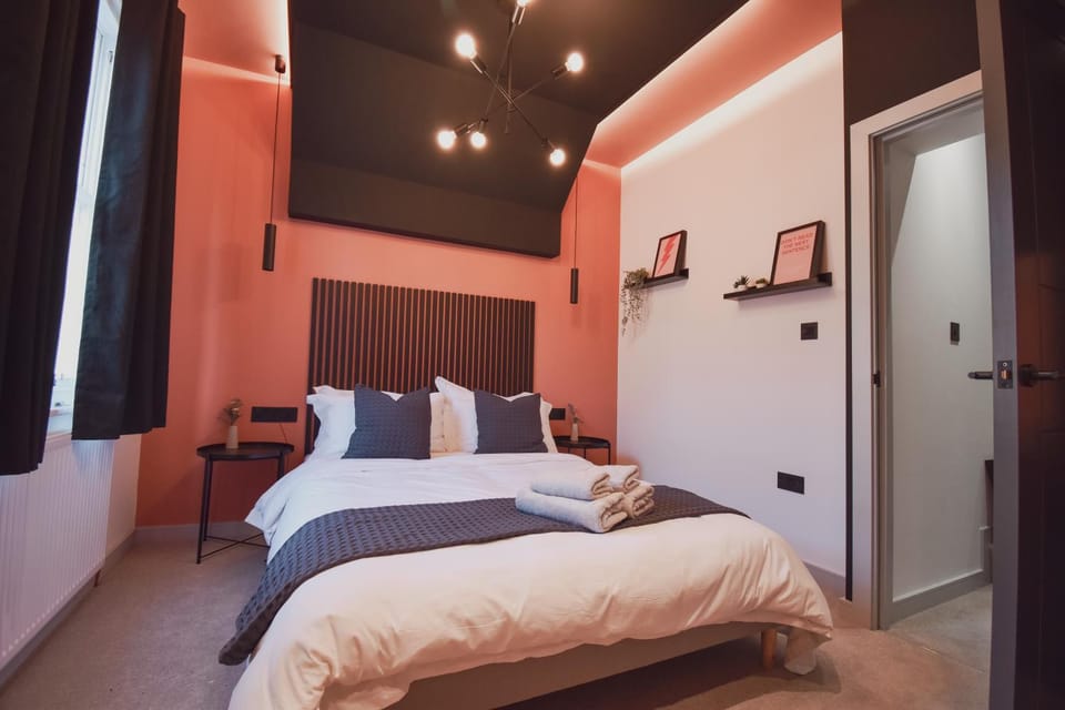 Bed, Photo of the whole room, Bedroom
