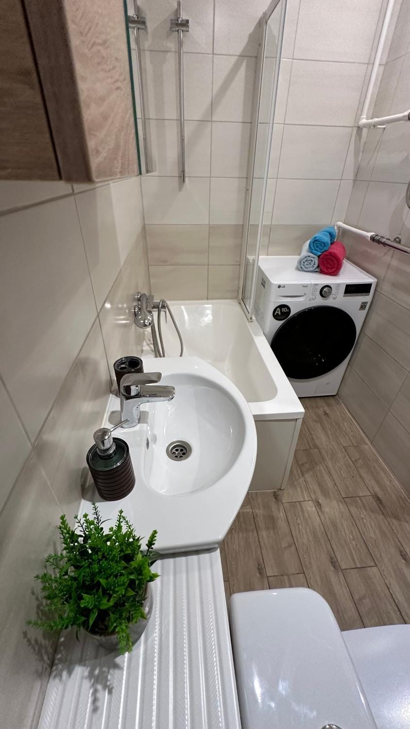 Shower, Toilet, Bathroom, towels