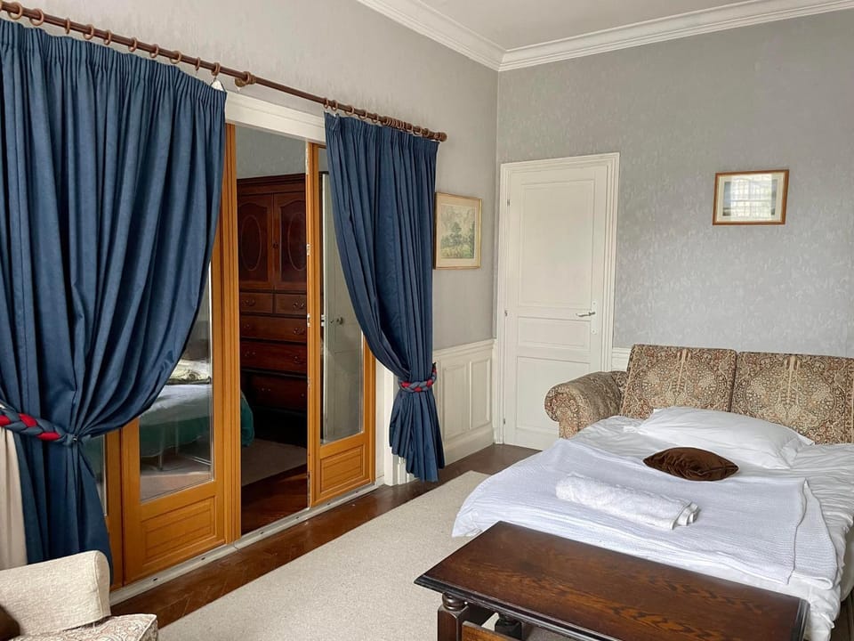 Living room, Bedroom