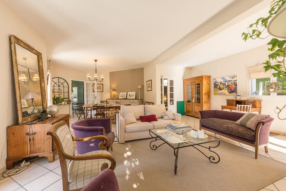 Living room, Seating area