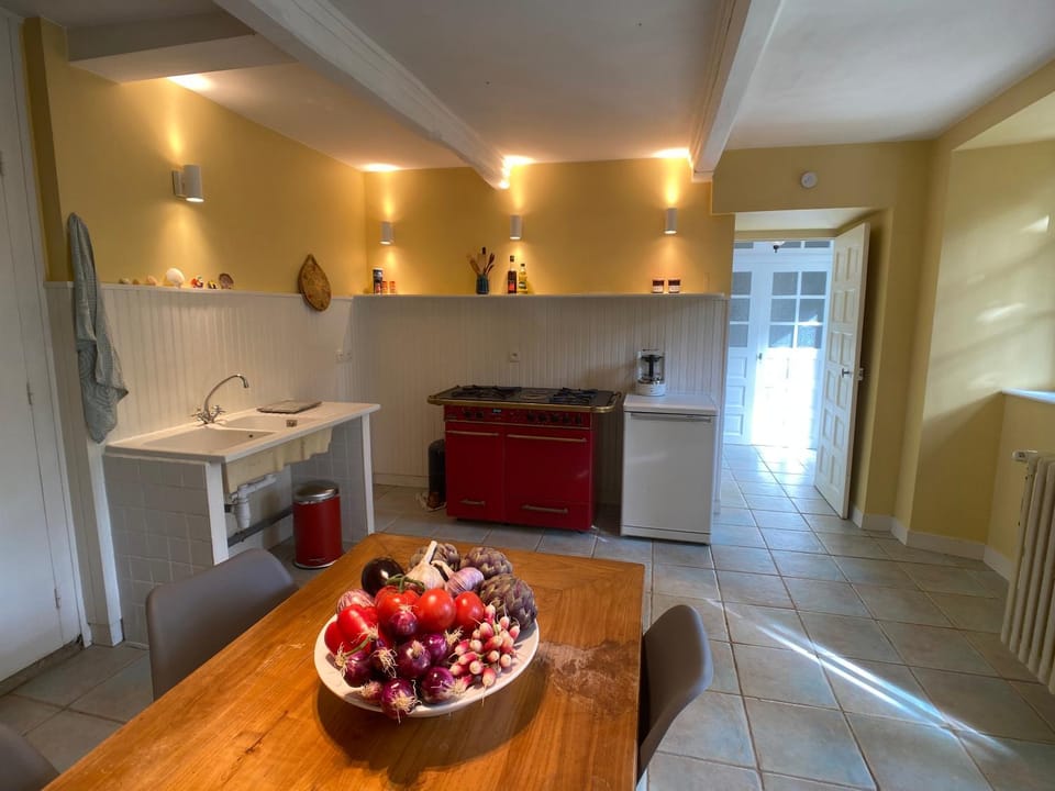 Kitchen or kitchenette, Food, stove