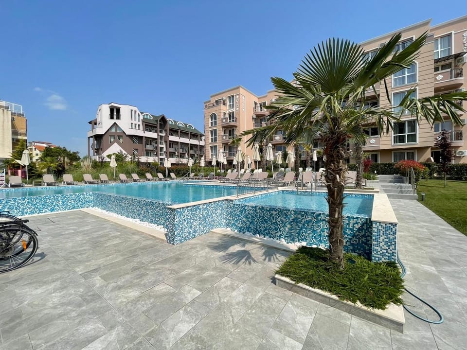 Property building, Swimming pool