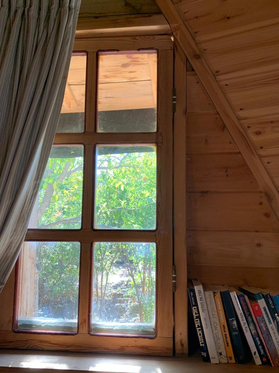 בקתת עץ בחורש במנות - דום גיאודזי - Wooden cabin in Manot Cabin in North District
