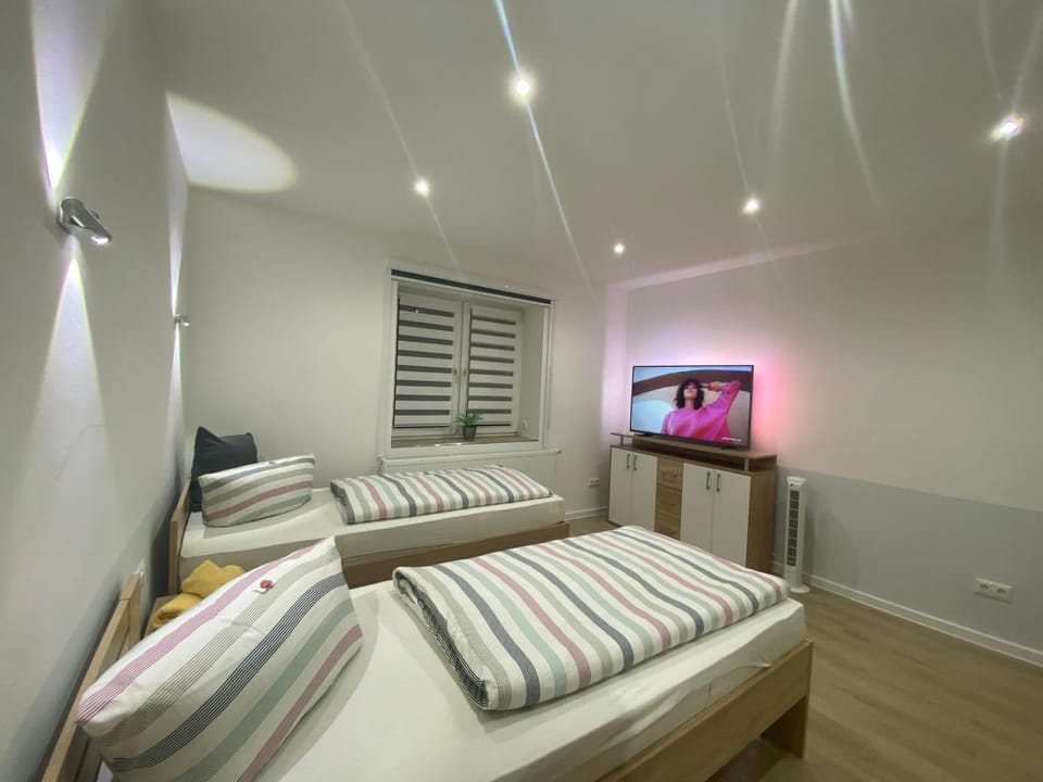 TV and multimedia, Photo of the whole room, Bedroom