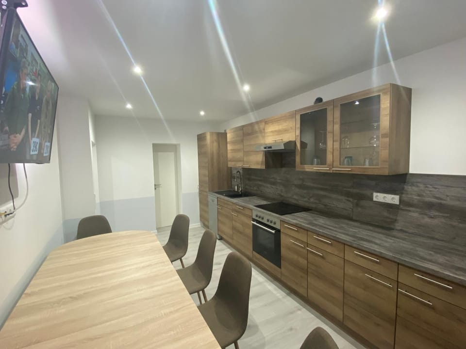 Kitchen or kitchenette, Dining area, Communal kitchen
