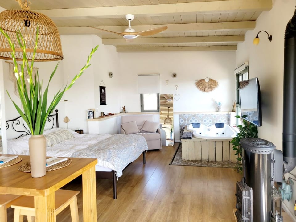 צימר חלון לרקפות zimer Window for primroses עם ג'קוזי לנוף Bed and Breakfast in Jerusalem District