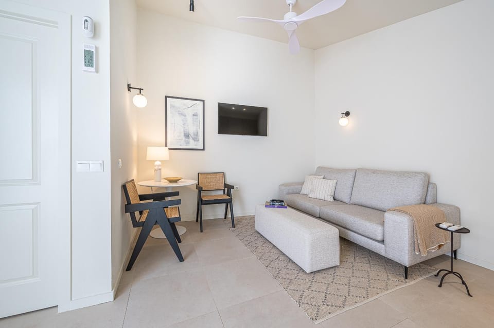 TV and multimedia, Living room, Dining area