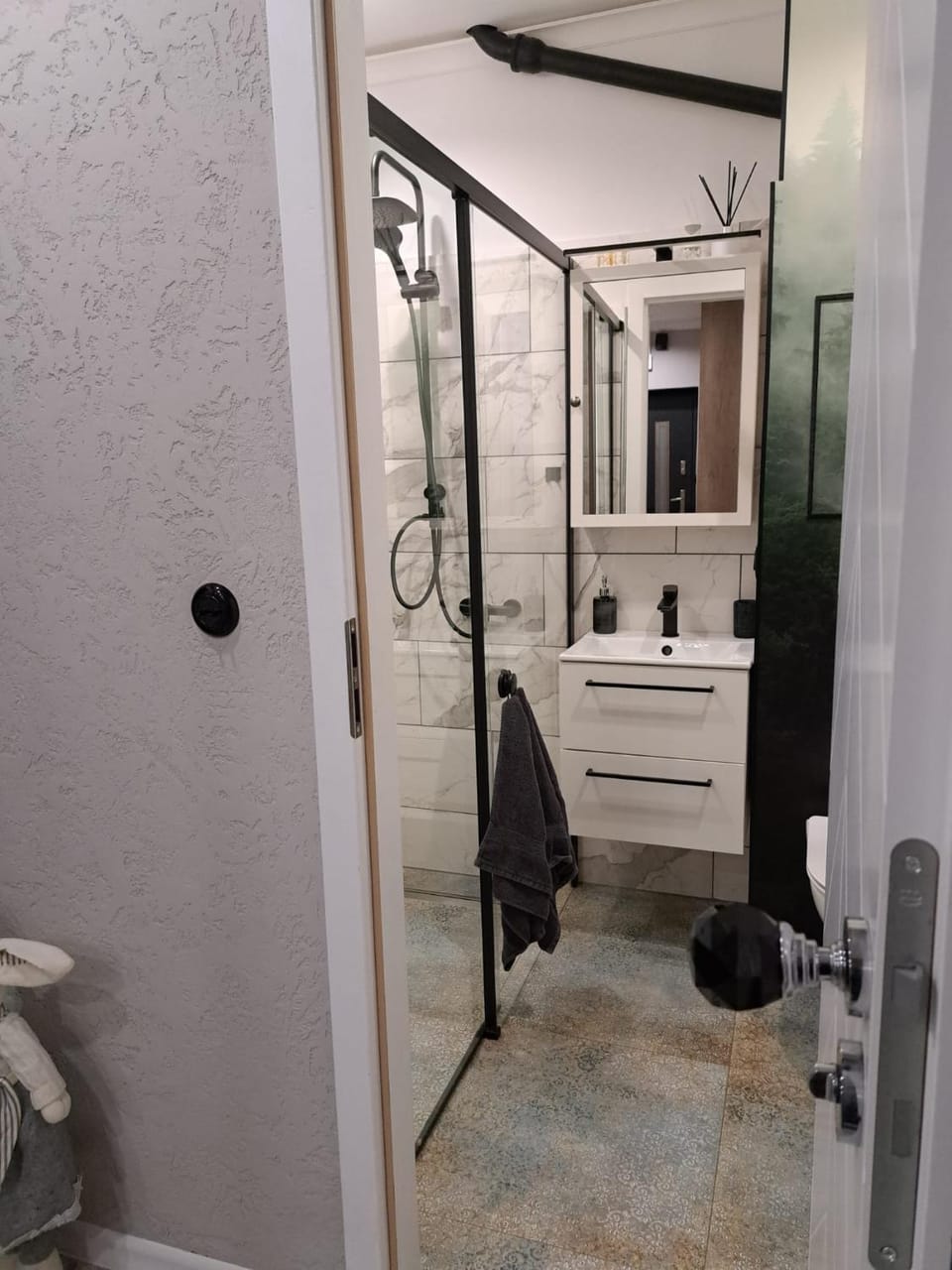 Shower, Toilet, Bathroom, towels