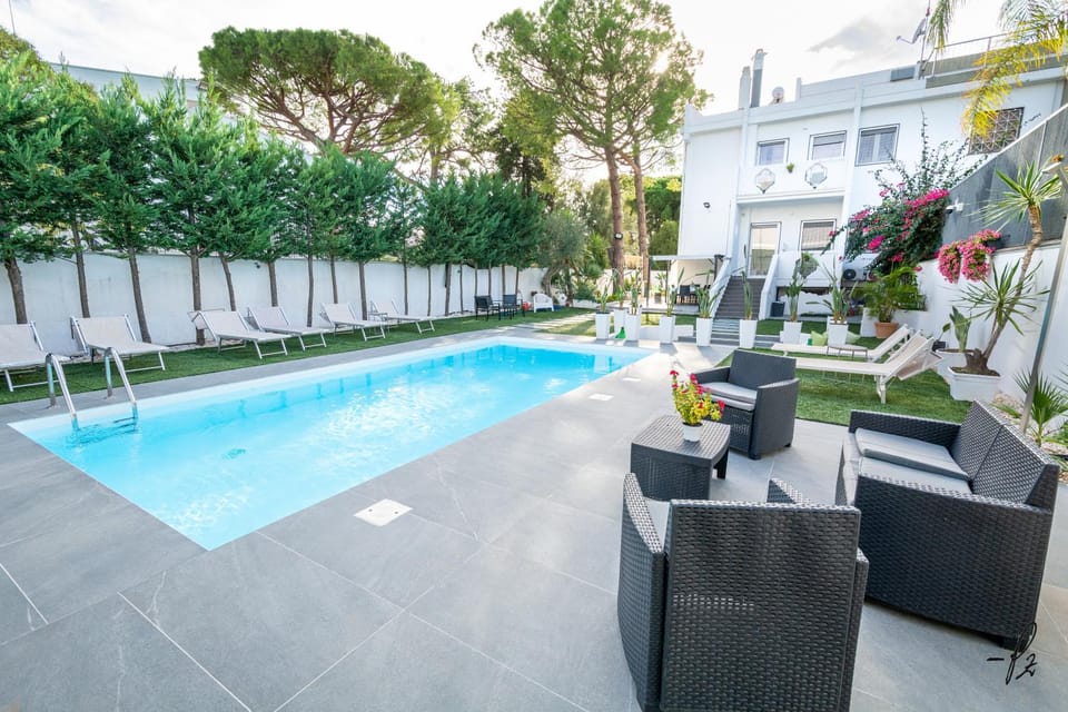 Pool view, Swimming pool, sunbed