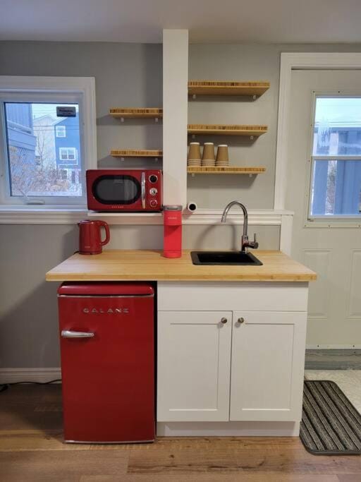 Coffee/tea facilities, Kitchen or kitchenette