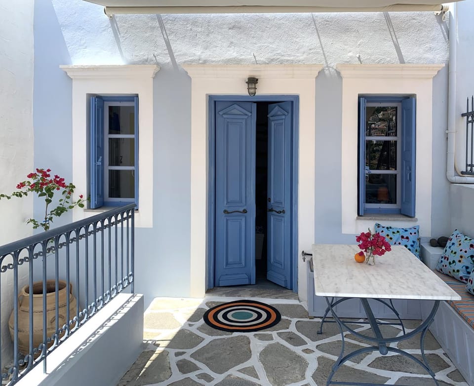 Patio, Day, Balcony/Terrace