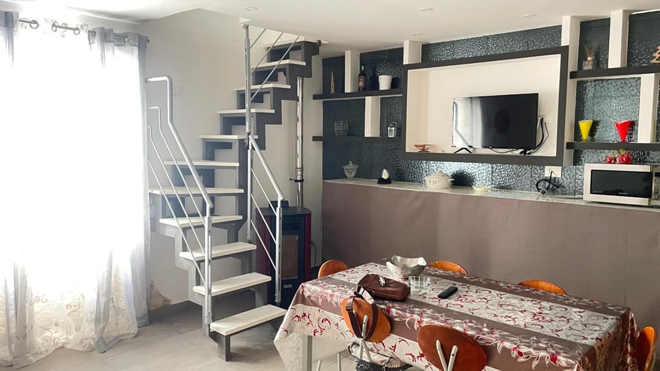 TV and multimedia, Kitchen or kitchenette, Photo of the whole room