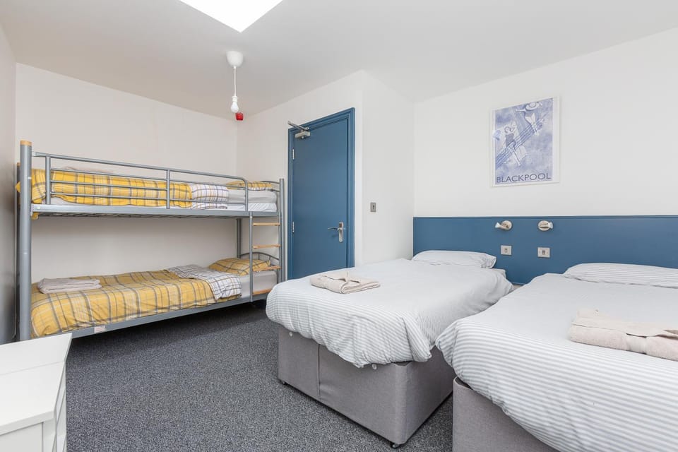 Bed, Bedroom, bunk bed