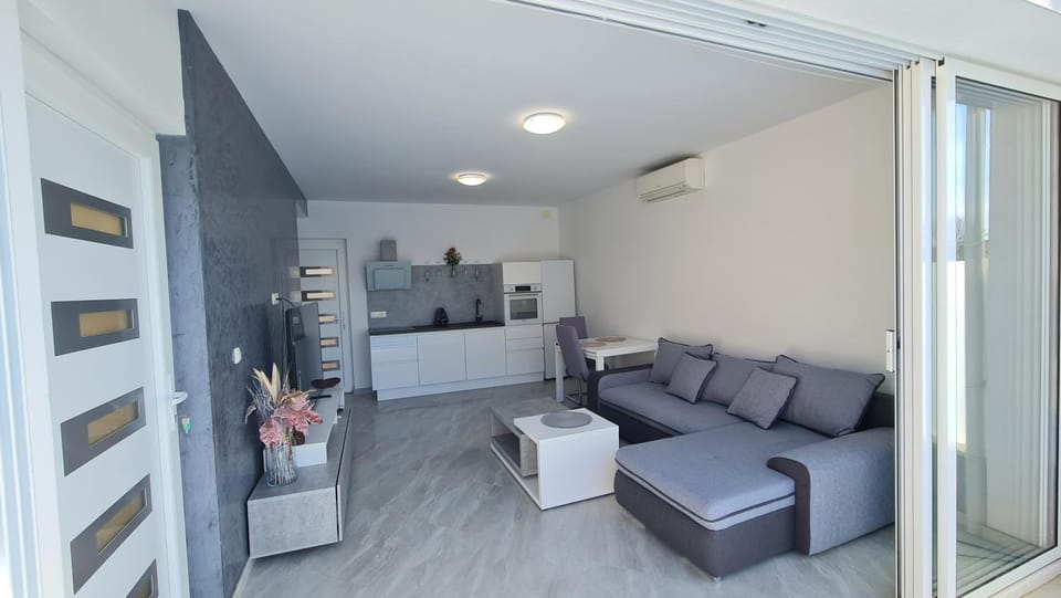 Mala Mare - with Heated Pool Apartment in Split-Dalmatia County