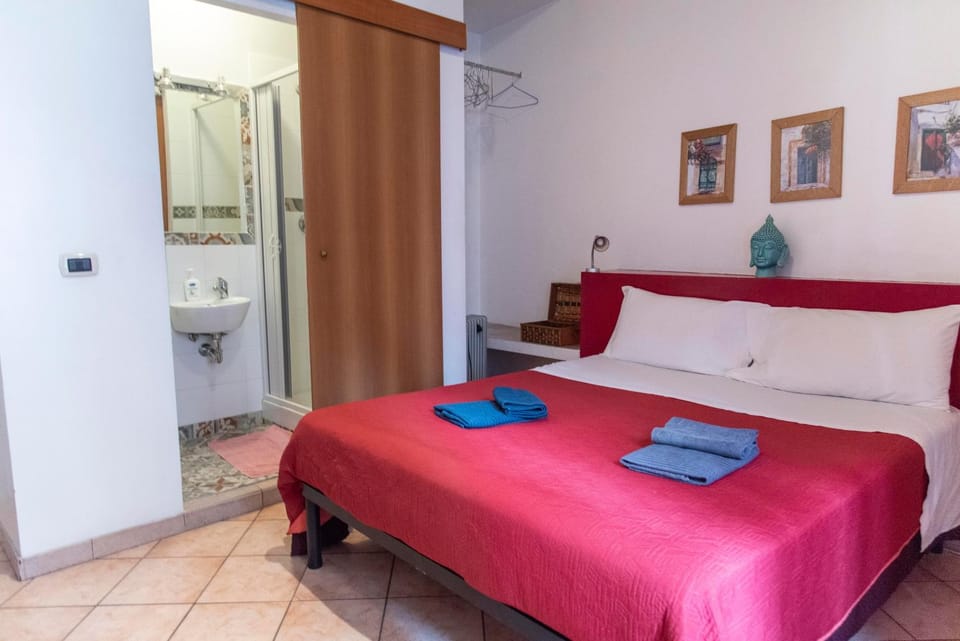 Bed, Bathroom, Photo of the whole room