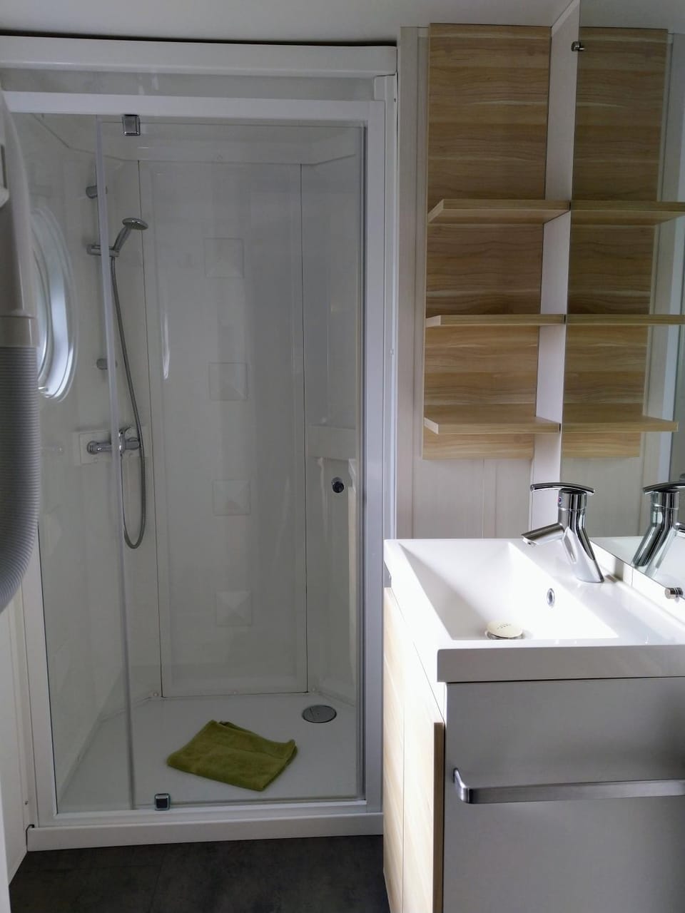 Shower, Bathroom, towels, wardrobe