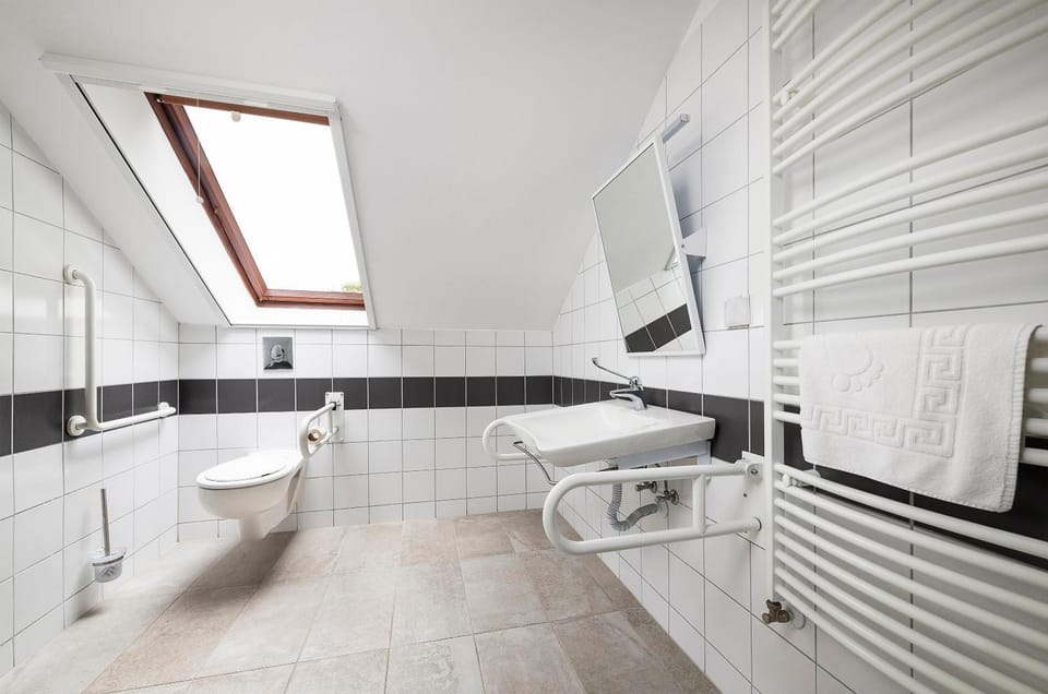 Bathroom, Facility for disabled guests