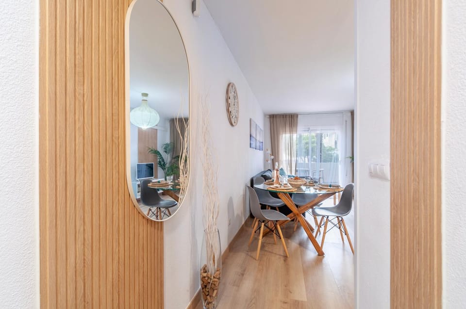 Apartamento con terraza y vistas al canal by InsideHome Apartment in Alt Empordà