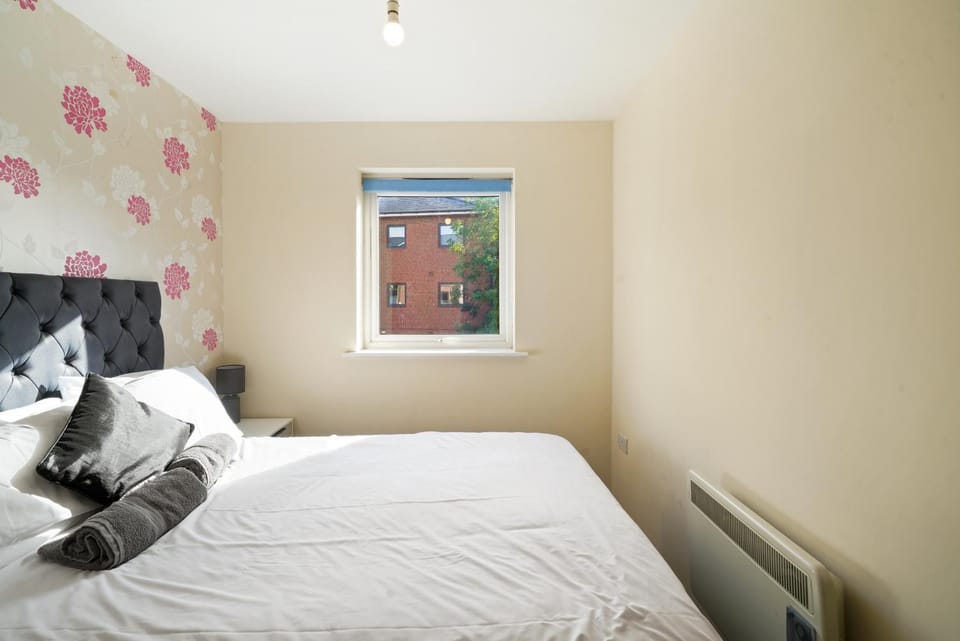 Fully Furnished 2 BR Flat with Free Parking Apartment in Stoke-on-Trent