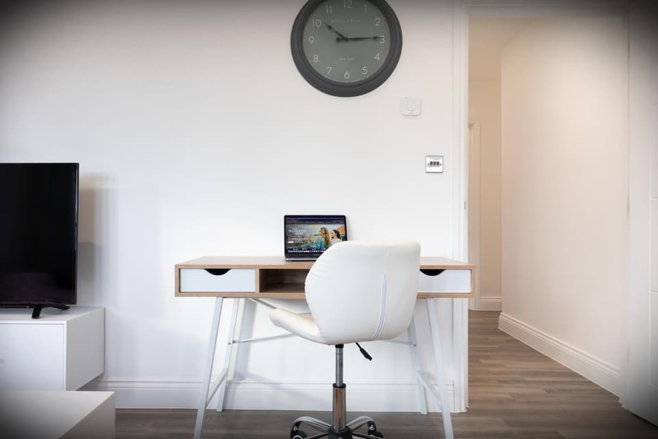 Living room, Business facilities