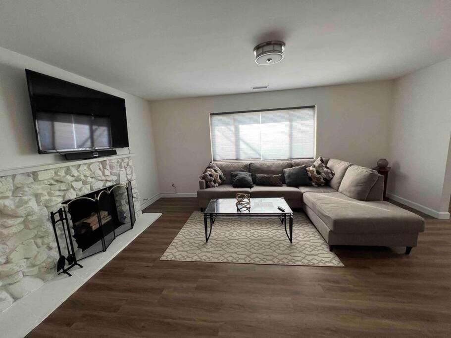 TV and multimedia, Living room, Seating area