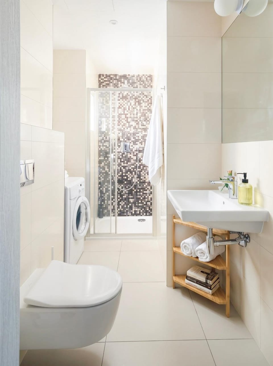 Shower, Toilet, Bathroom, towels, washing machine