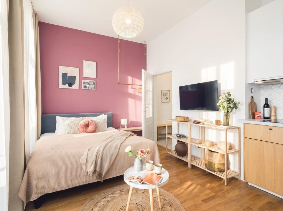 Bed, TV and multimedia, Kitchen or kitchenette, Photo of the whole room, Bedroom