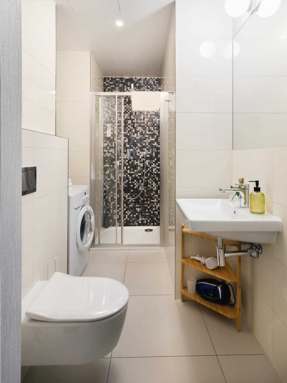 Shower, Toilet, Bathroom, towels, washing machine