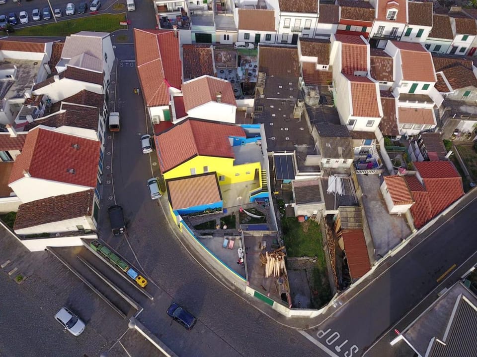 Property building, Neighbourhood, Bird's eye view, City view, Street view, Parking
