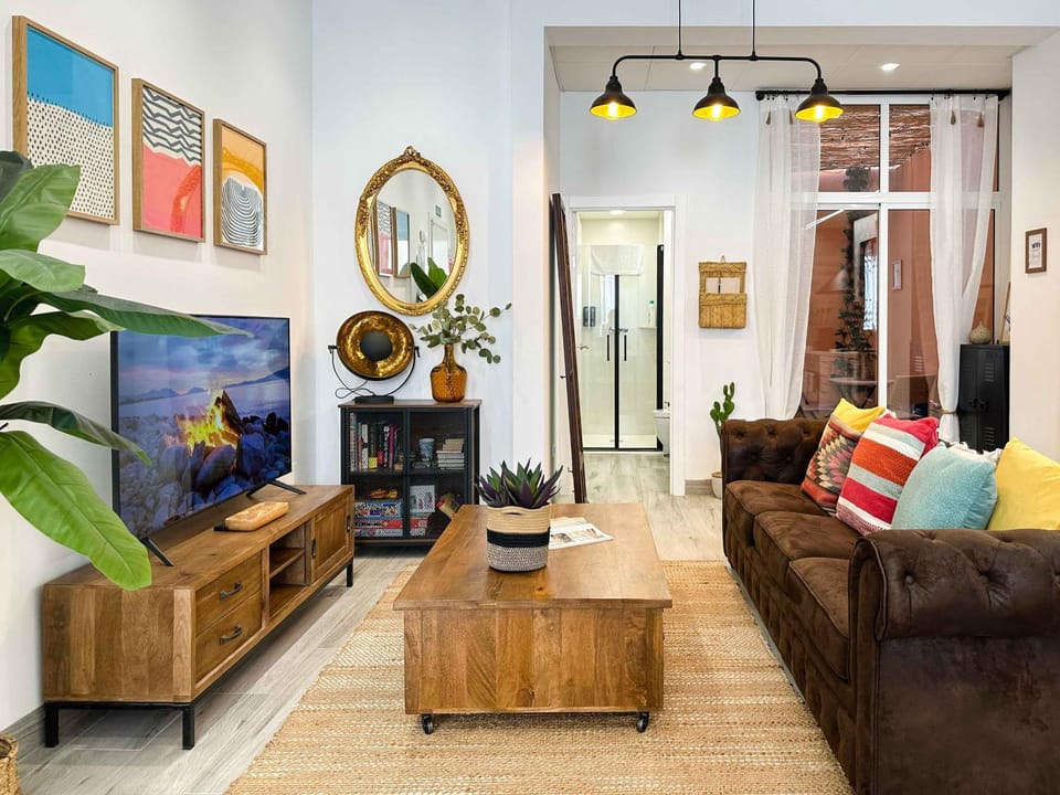 Bathroom, TV and multimedia, Living room