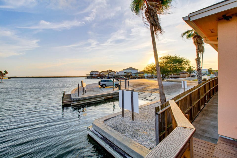 1 Mi to Beach! Waterfront Corpus Christi Getaway House in North Padre Island